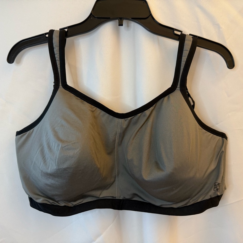 Natori Yogi Black and Gray Sports Bra size 38G new with tags